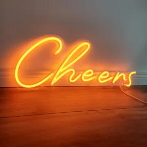 Leuchtschrift „cheers“